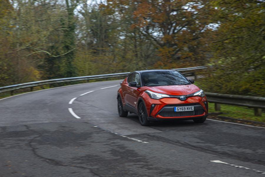  Toyota C-HR Hybrid Orange Edition 2019 года  (UK) (фото 24 из 34)